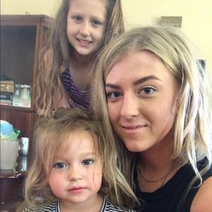 Meet your Posher, Elizabeth